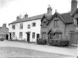 Hampton Lucy.  Boar's Head and cottages
