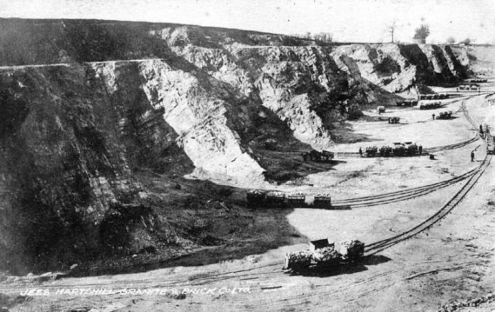 File:Hartshill Quarries of Granite & Brick Co. showing rail tracks and ...