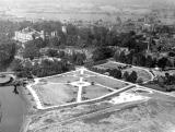 Warwick.  Aerial view of Castle and St Nicholas' Park